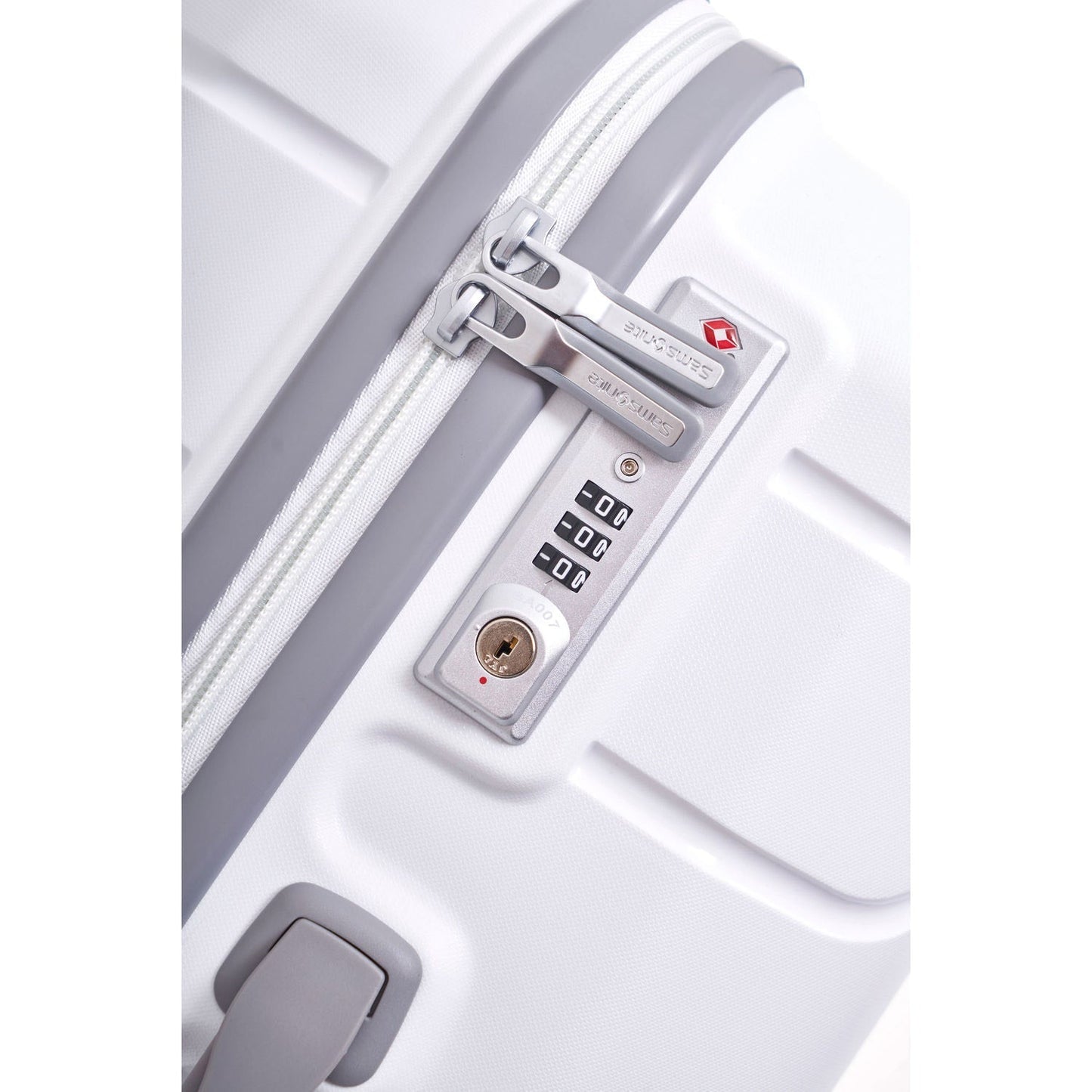 Samsonite Freeform Hardside 24" Spinner, White